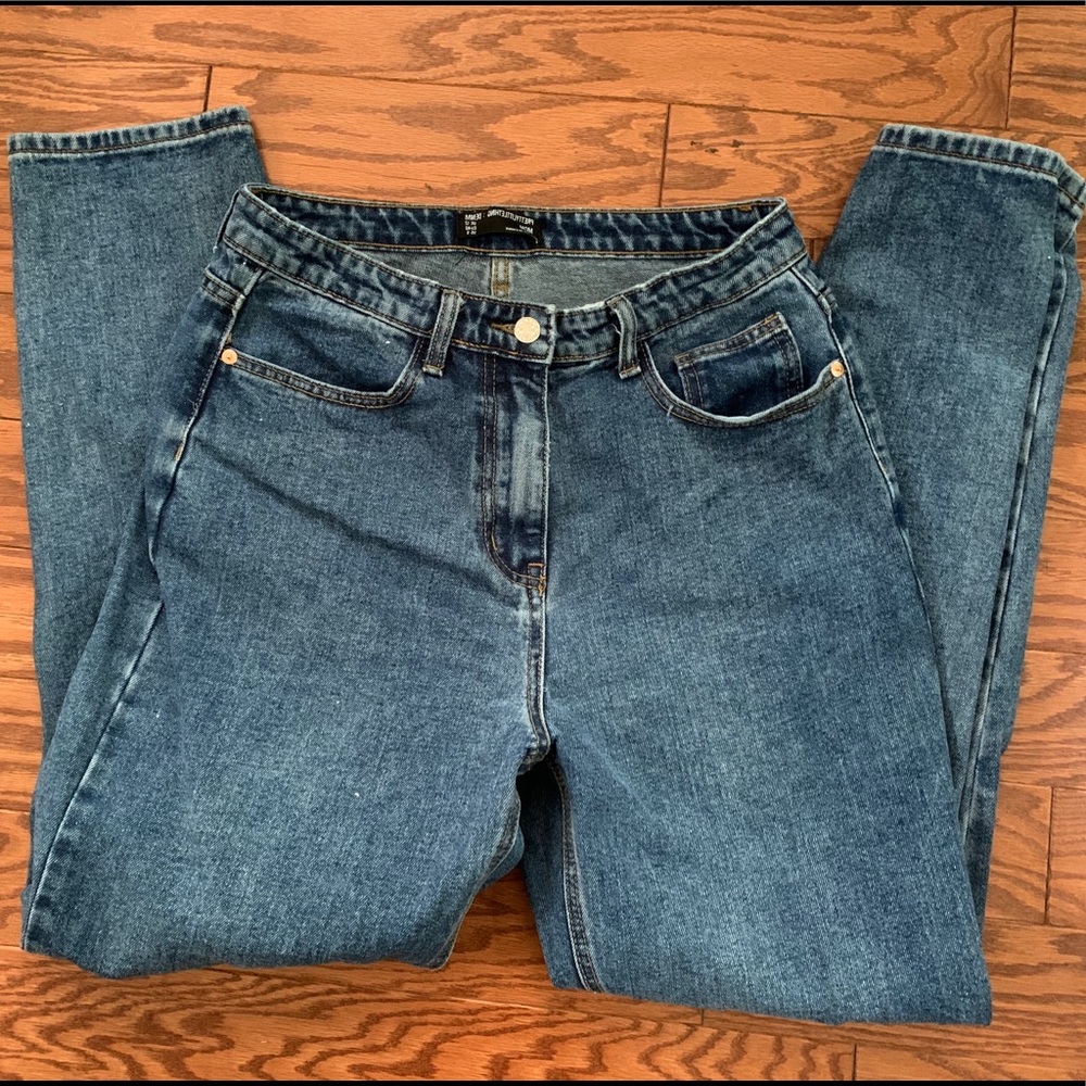 PrettyLittleThing Dark Blue Knee Rip Mom Jeans